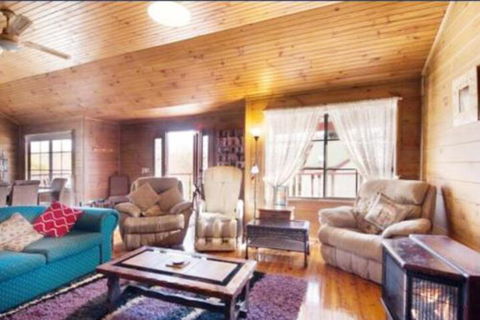 Abelia Lakeside No 2 Big Spa COTTAGE - Goulburn Accommodation 3