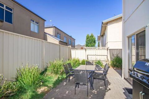 The Residence - Goulburn Accommodation 5