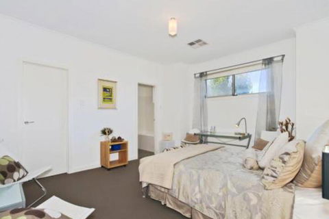 The Residence - Goulburn Accommodation 1