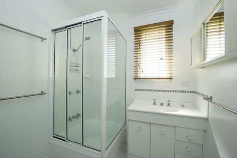 Twin Cottages - Goulburn Accommodation 2