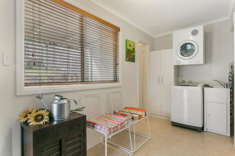 Sunflower Cottage - Goulburn Accommodation 4
