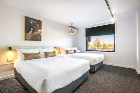 Nightcap At The Cheeky Squire - Goulburn Accommodation 2