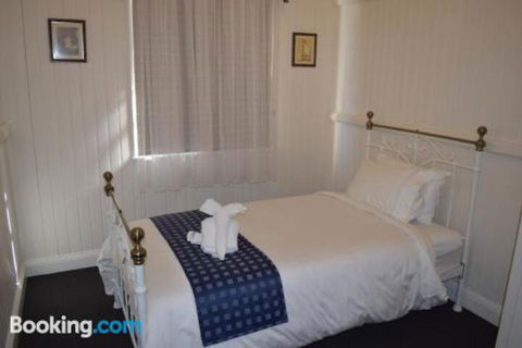 YesterYear On West - Goulburn Accommodation 7