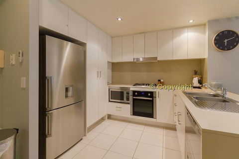 A Deluxe Swim Up Drift Apartments South - Goulburn Accommodation 3