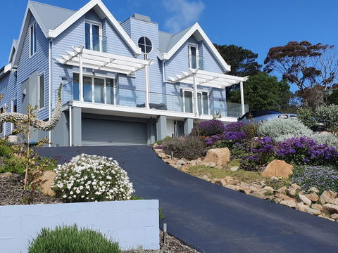 Sapphire Shores Luxury Retreat - Goulburn Accommodation 3