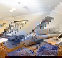 Gumview Cottage - Goulburn Accommodation