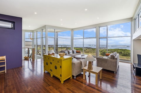 Sea Lit - Goulburn Accommodation 3