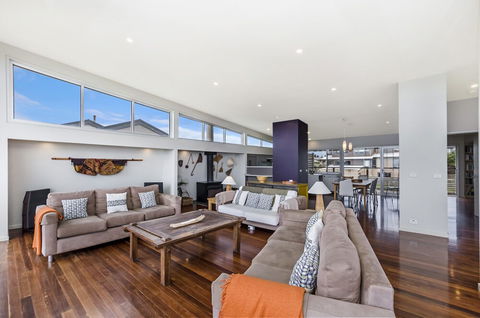 Sea Lit - Goulburn Accommodation 2