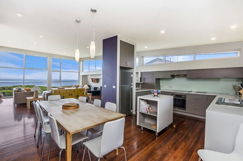 Sea Lit - Goulburn Accommodation 4