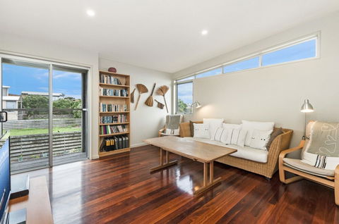 Sea Lit - Goulburn Accommodation 1