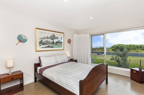 Sea Lit - Goulburn Accommodation 6