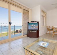 2 Bedroom Apartment Little Hut Unit 3 20 Kurrawa Close - Goulburn Accommodation