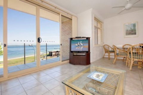 2 Bedroom Apartment Little Hut Unit 3 20 Kurrawa Close - Goulburn Accommodation 0