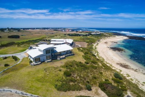 WYTONIA 3 PENTHOUSE - Goulburn Accommodation 0