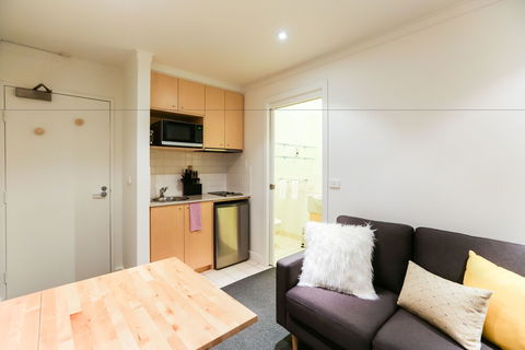 WILLOW, Carlton Studio Apartment - Goulburn Accommodation 1