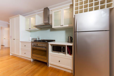 Lovely 5BR House Walk To Train And Shops - Goulburn Accommodation 4
