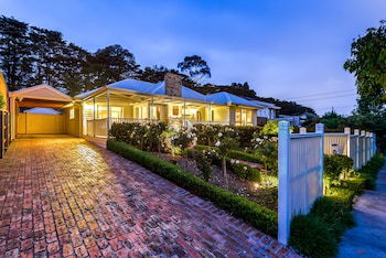 Lovely 5BR House Walk To Train And Shops - Goulburn Accommodation 1