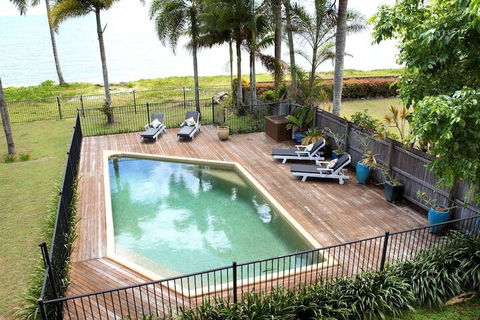 Absolute BeachFront Bliss @ Newell Beach - Goulburn Accommodation 2