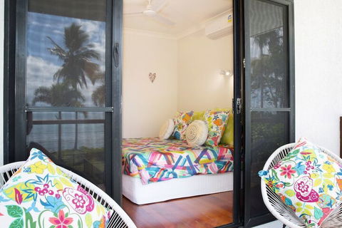 Absolute BeachFront Bliss @ Newell Beach - Goulburn Accommodation 6