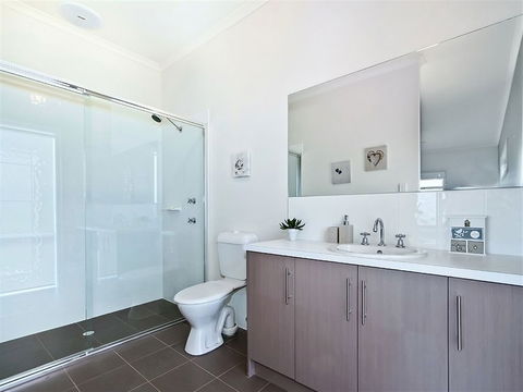 Seas The Day - Goulburn Accommodation 1