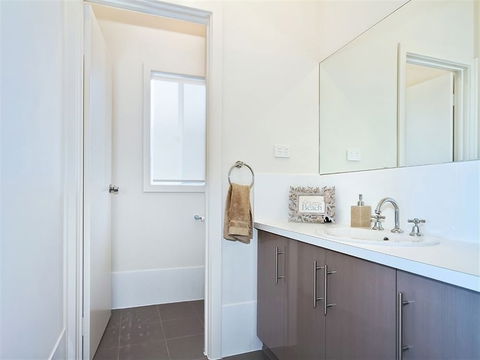 Seas The Day - Goulburn Accommodation 5