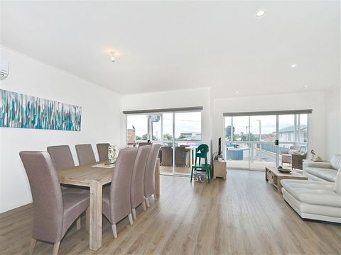 Seas The Day - Goulburn Accommodation 2