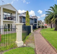 Port Adelaide Harbourside Home - Goulburn Accommodation