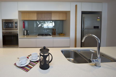 Maggies Beachfront Apt. 1 - Goulburn Accommodation 1