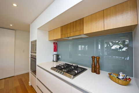 Maggies Beachfront Apt. 1 - Goulburn Accommodation 2