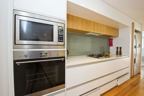 Maggies Beachfront Apt. 4 - Goulburn Accommodation 2