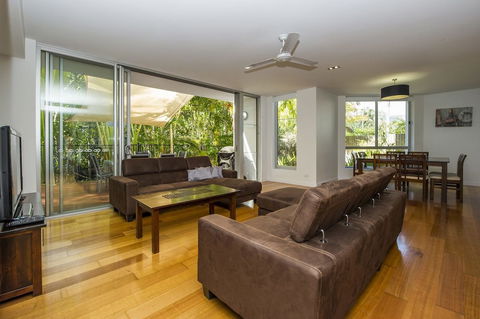 Maggies Beachfront Apt. 2 - Goulburn Accommodation 1