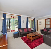 The Bay House 48 Government Road - Goulburn Accommodation