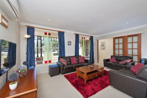 The Bay House 48 Government Road - Goulburn Accommodation 0