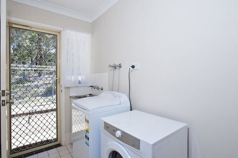 The Bay House 48 Government Road - Goulburn Accommodation 1