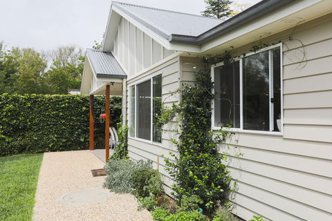 Armidale Cottage - Goulburn Accommodation 1
