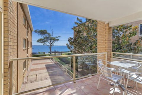 South Pacific Unit 6 Amazing Unit Opposite The Beach. - Goulburn Accommodation 0
