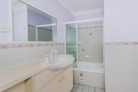 Pebble Pde 1 / 14 Fingal Bay - Goulburn Accommodation 5