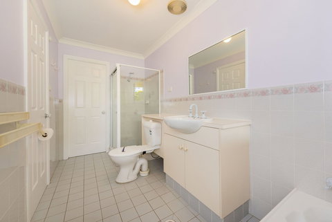 Pebble Pde 1 / 14 Fingal Bay - Goulburn Accommodation 6