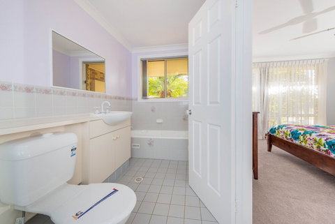 Pebble Pde 1 / 14 Fingal Bay - Goulburn Accommodation 2