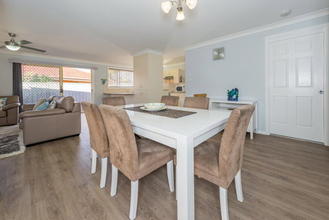 Pebble Pde 1 / 14 Fingal Bay - Goulburn Accommodation 0