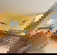 Mark II 2 West - Goulburn Accommodation