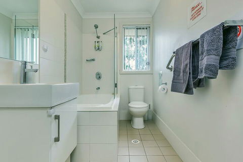 An Ideal Wine Country Getaway Villa - Goulburn Accommodation 3