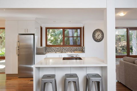 Barefoot Beach House - Shoal Bay - Goulburn Accommodation 4