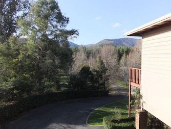 Apple Blossom Retreat - Goulburn Accommodation 0