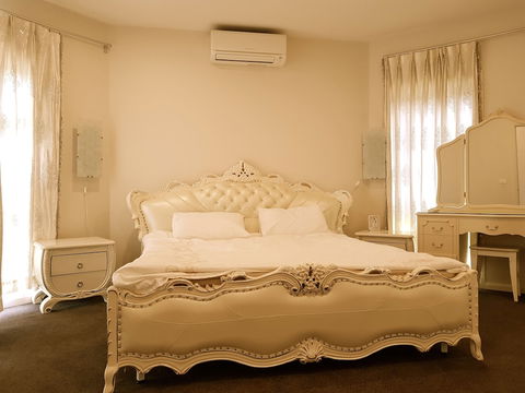 Signature Townhouse In Doncaster - Goulburn Accommodation 0
