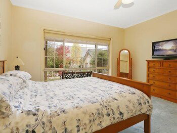 Alpine Mist - Spacious 5 Bedroom Home - Goulburn Accommodation 3