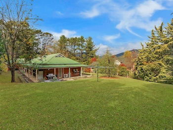 Alpine Mist - Spacious 5 Bedroom Home - Goulburn Accommodation 0