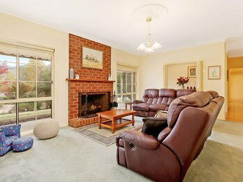 Alpine Mist - Spacious 5 Bedroom Home - Goulburn Accommodation 4