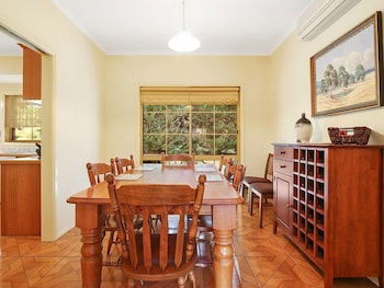 Alpine Mist - Spacious 5 Bedroom Home - Goulburn Accommodation 2