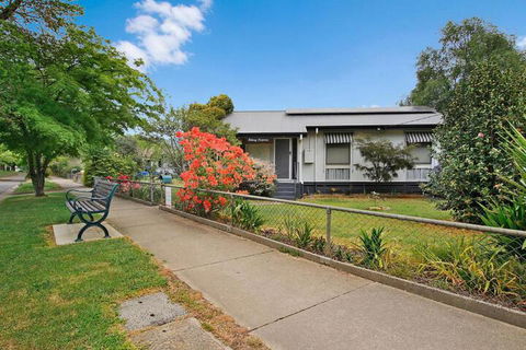Delany Surprise Pet Friendly House - Goulburn Accommodation 4